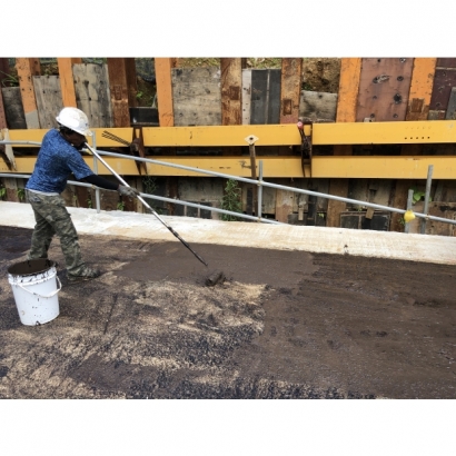 RAW-100 太空人防水膠滾塗