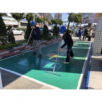 MMA 速乾彩色防滑地坪-材料鋪設